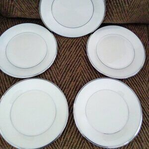 LENOX SOLITAIRE SALAD PLATES